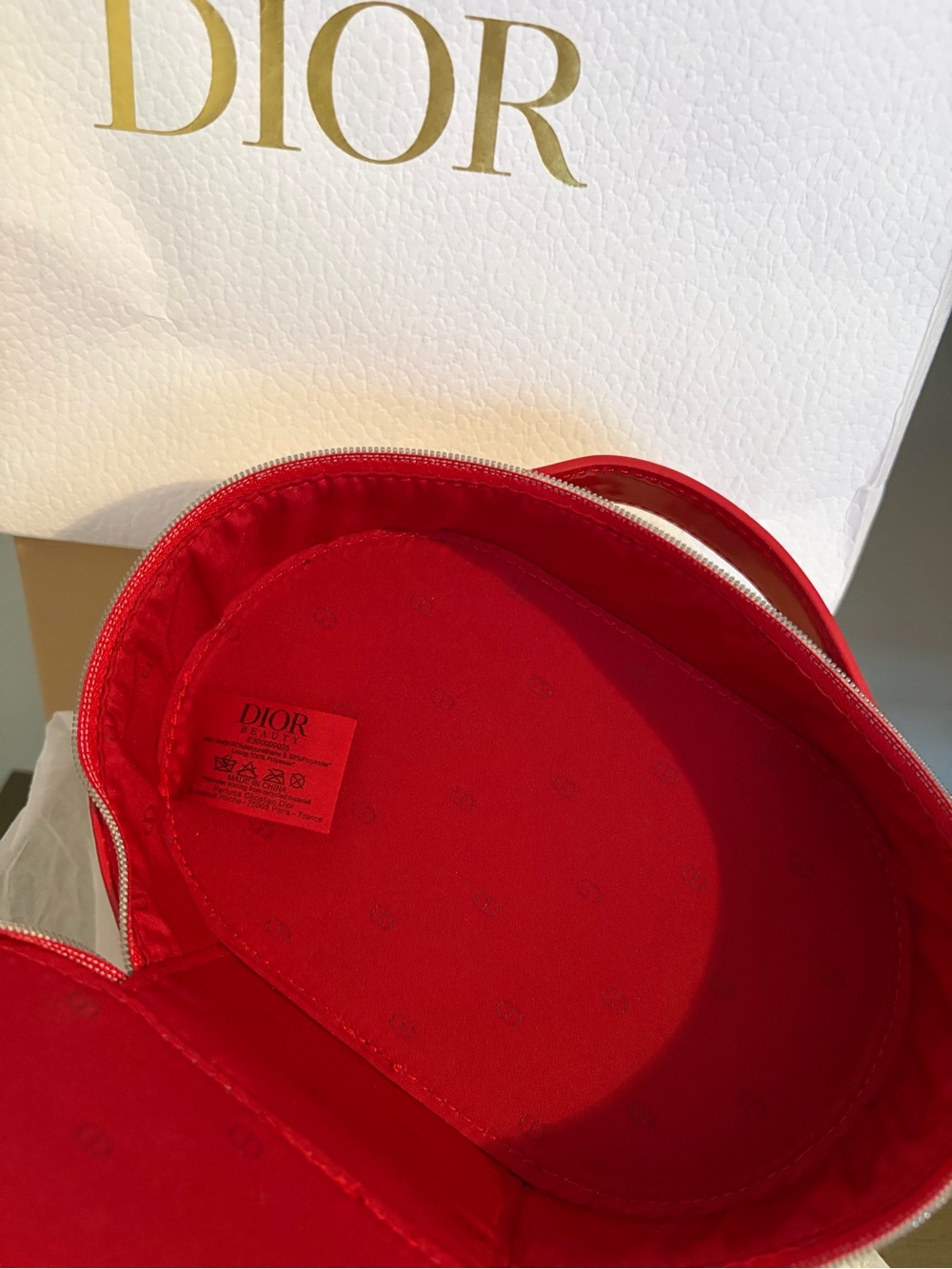 Dior beauty Red Patent Oval Top-Handle makeup bag!!❤️❤️ - Picture 6 of 9